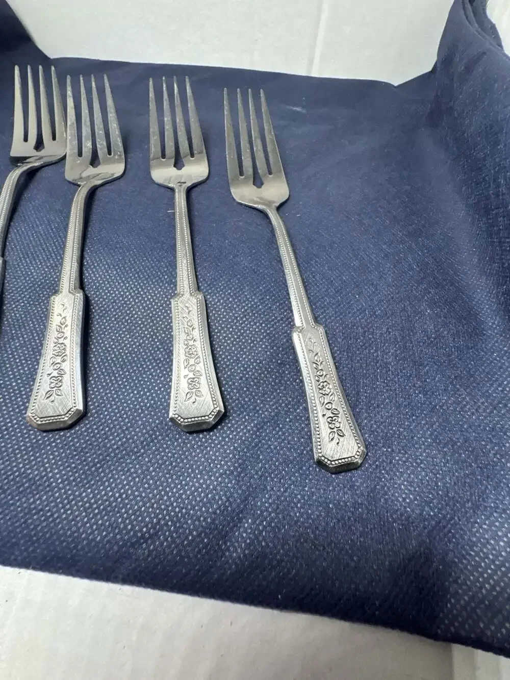 Rogers Landscape Stainless Steel Korea Floral Pattern Dinner Forks, Set of 4
